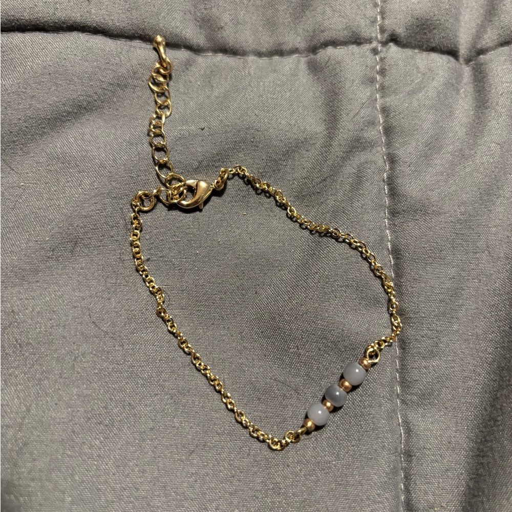 Elegant Gold Bracelet with Gray Accents